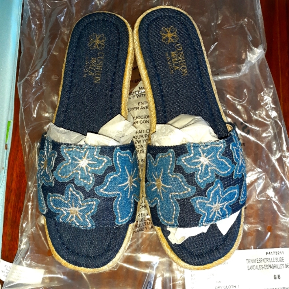 Avob Ladies Slides shoes size 6 Denim